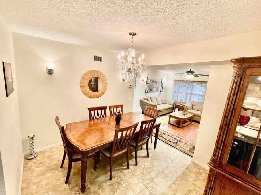 Cozy Modest Home Near Universal Studios/Volcanobay 올랜도 외부 사진